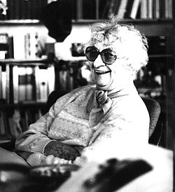 Filmplakat des Films Architektur und Film: Karola Bloch - Dann nimmt die Frau die Geschicke in die Hand